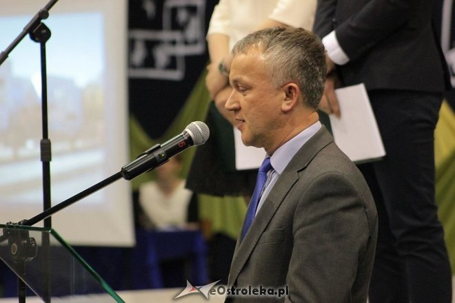 Rozdanie świadectw maturalnych w III Liceum Ogólnokształcącym w Ostrołęce [28.04.2016] - zdjęcie #2 - eOstroleka.pl