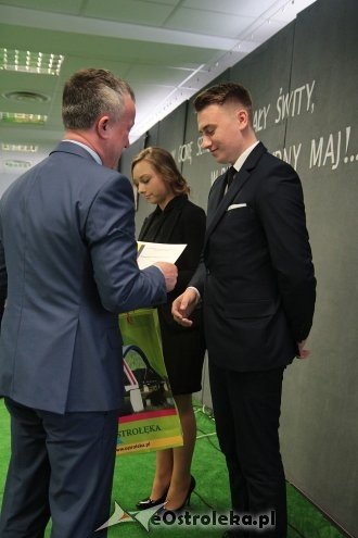 Wręczenie świadectw maturalnych w ostrołęckich szkołach średnich 29.04.2016] - zdjęcie #404 - eOstroleka.pl