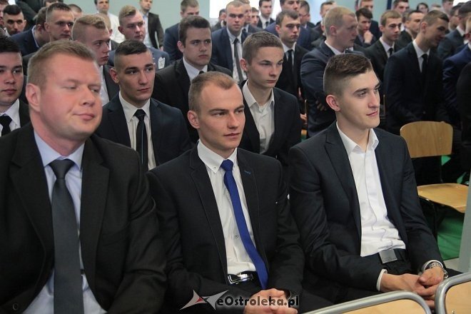Wręczenie świadectw maturalnych w ostrołęckich szkołach średnich 29.04.2016] - zdjęcie #401 - eOstroleka.pl
