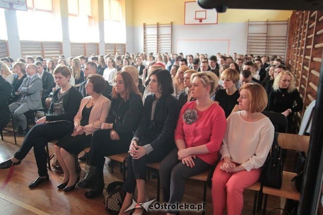 Wręczenie świadectw maturalnych w ostrołęckich szkołach średnich 29.04.2016] - zdjęcie #276 - eOstroleka.pl