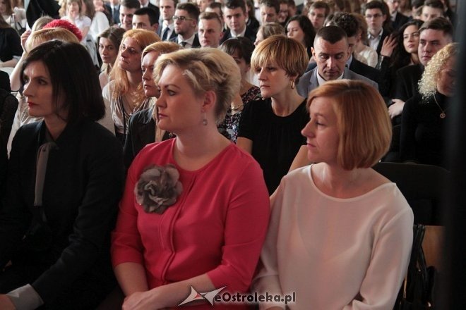 Wręczenie świadectw maturalnych w ostrołęckich szkołach średnich 29.04.2016] - zdjęcie #275 - eOstroleka.pl