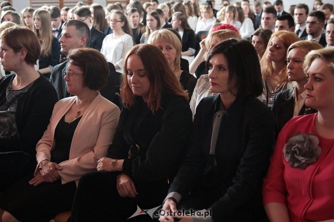 Wręczenie świadectw maturalnych w ostrołęckich szkołach średnich 29.04.2016] - zdjęcie #274 - eOstroleka.pl