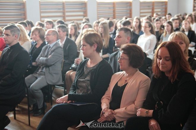 Wręczenie świadectw maturalnych w ostrołęckich szkołach średnich 29.04.2016] - zdjęcie #273 - eOstroleka.pl