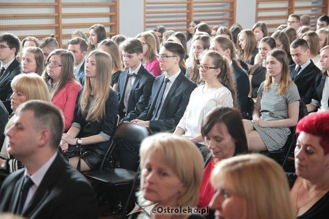 Wręczenie świadectw maturalnych w ostrołęckich szkołach średnich 29.04.2016] - zdjęcie #265 - eOstroleka.pl