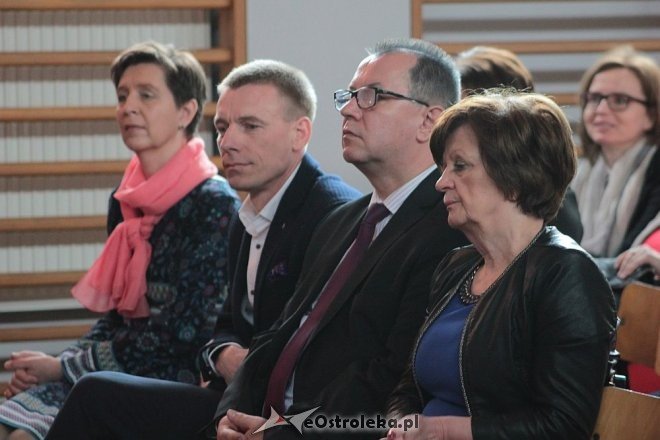 Wręczenie świadectw maturalnych w ostrołęckich szkołach średnich 29.04.2016] - zdjęcie #261 - eOstroleka.pl