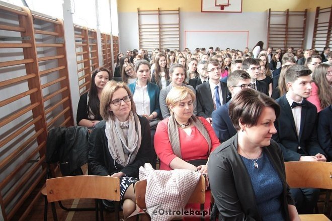 Wręczenie świadectw maturalnych w ostrołęckich szkołach średnich 29.04.2016] - zdjęcie #244 - eOstroleka.pl
