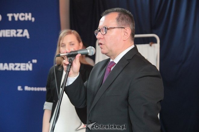 Wręczenie świadectw maturalnych w ostrołęckich szkołach średnich 29.04.2016] - zdjęcie #240 - eOstroleka.pl