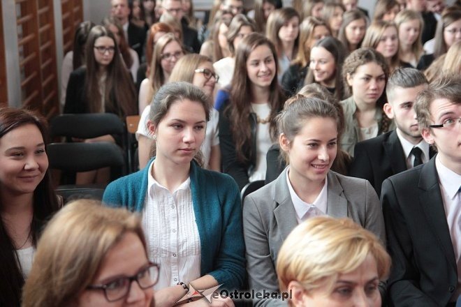 Wręczenie świadectw maturalnych w ostrołęckich szkołach średnich 29.04.2016] - zdjęcie #238 - eOstroleka.pl