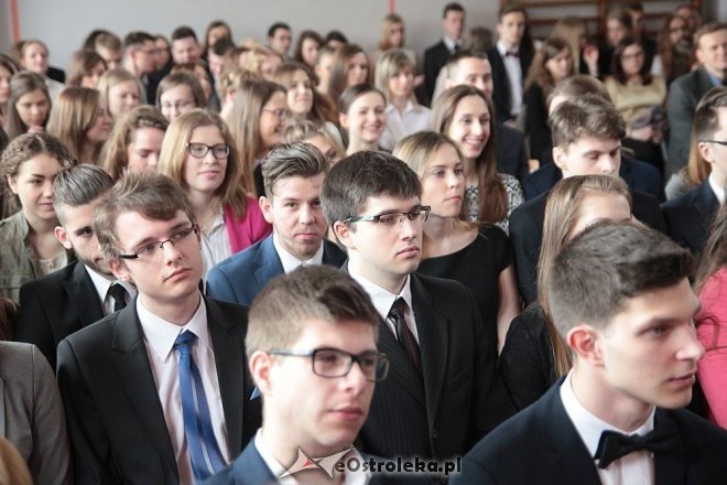 Wręczenie świadectw maturalnych w ostrołęckich szkołach średnich 29.04.2016] - zdjęcie #237 - eOstroleka.pl