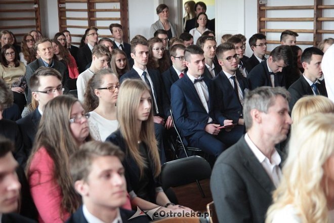 Wręczenie świadectw maturalnych w ostrołęckich szkołach średnich 29.04.2016] - zdjęcie #236 - eOstroleka.pl