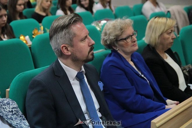 Wręczenie świadectw maturalnych w ostrołęckich szkołach średnich 29.04.2016] - zdjęcie #151 - eOstroleka.pl