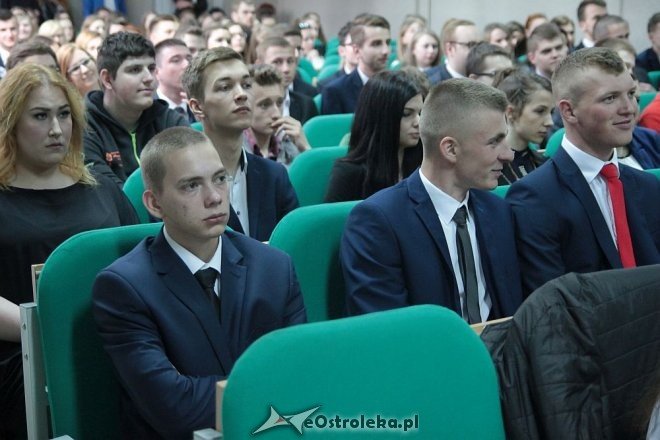 Wręczenie świadectw maturalnych w ostrołęckich szkołach średnich 29.04.2016] - zdjęcie #145 - eOstroleka.pl
