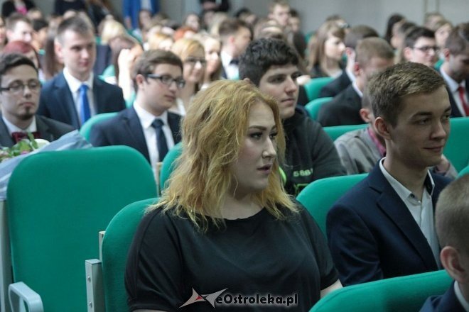 Wręczenie świadectw maturalnych w ostrołęckich szkołach średnich 29.04.2016] - zdjęcie #141 - eOstroleka.pl