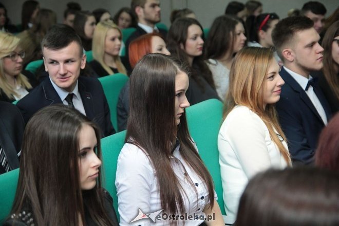 Wręczenie świadectw maturalnych w ostrołęckich szkołach średnich 29.04.2016] - zdjęcie #132 - eOstroleka.pl