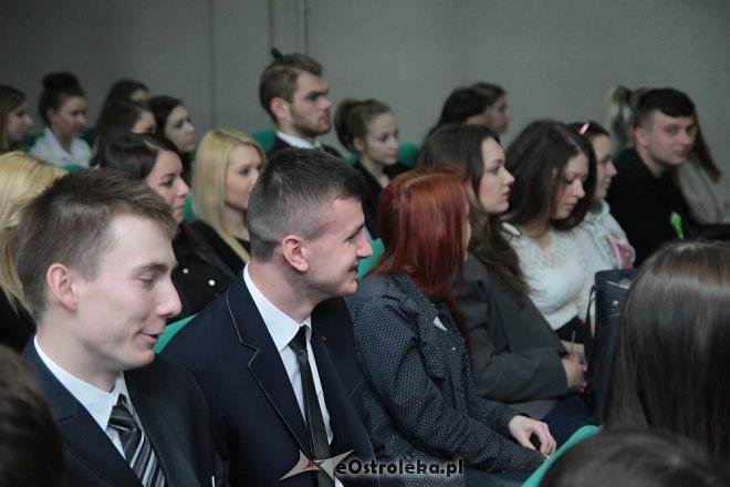 Wręczenie świadectw maturalnych w ostrołęckich szkołach średnich 29.04.2016] - zdjęcie #127 - eOstroleka.pl