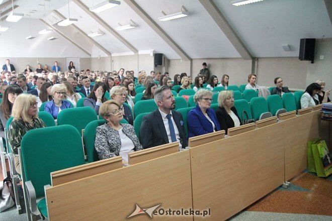 Wręczenie świadectw maturalnych w ostrołęckich szkołach średnich 29.04.2016] - zdjęcie #115 - eOstroleka.pl
