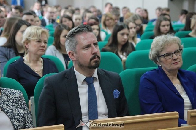 Wręczenie świadectw maturalnych w ostrołęckich szkołach średnich 29.04.2016] - zdjęcie #112 - eOstroleka.pl