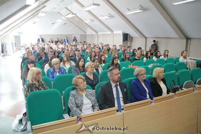 Wręczenie świadectw maturalnych w ostrołęckich szkołach średnich 29.04.2016] - zdjęcie #111 - eOstroleka.pl