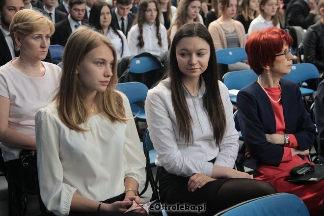 Wręczenie świadectw maturalnych w ostrołęckich szkołach średnich 29.04.2016] - zdjęcie #379 - eOstroleka.pl
