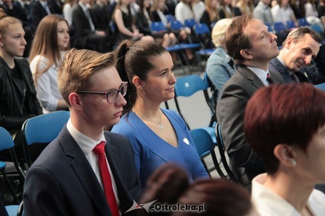 Wręczenie świadectw maturalnych w ostrołęckich szkołach średnich 29.04.2016] - zdjęcie #378 - eOstroleka.pl