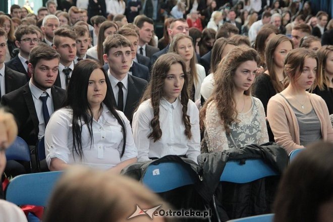 Wręczenie świadectw maturalnych w ostrołęckich szkołach średnich 29.04.2016] - zdjęcie #377 - eOstroleka.pl