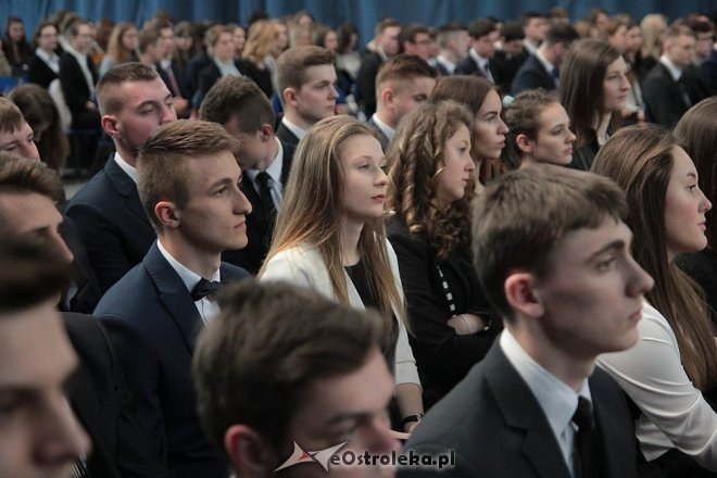 Wręczenie świadectw maturalnych w ostrołęckich szkołach średnich 29.04.2016] - zdjęcie #367 - eOstroleka.pl