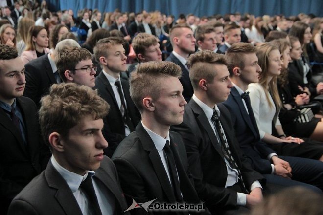 Wręczenie świadectw maturalnych w ostrołęckich szkołach średnich 29.04.2016] - zdjęcie #366 - eOstroleka.pl