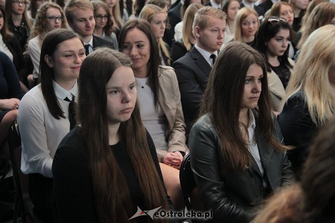 Wręczenie świadectw maturalnych w ostrołęckich szkołach średnich 29.04.2016] - zdjęcie #361 - eOstroleka.pl