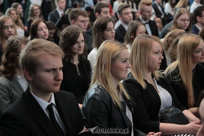 Wręczenie świadectw maturalnych w ostrołęckich szkołach średnich 29.04.2016] - zdjęcie #355 - eOstroleka.pl