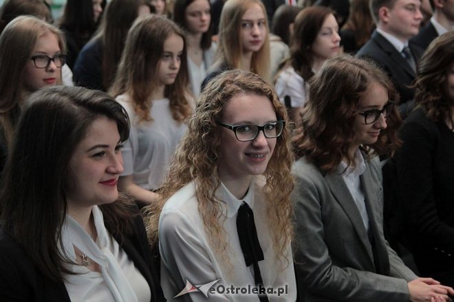 Wręczenie świadectw maturalnych w ostrołęckich szkołach średnich 29.04.2016] - zdjęcie #103 - eOstroleka.pl