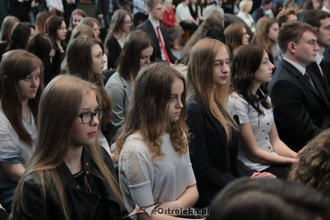 Wręczenie świadectw maturalnych w ostrołęckich szkołach średnich 29.04.2016] - zdjęcie #351 - eOstroleka.pl