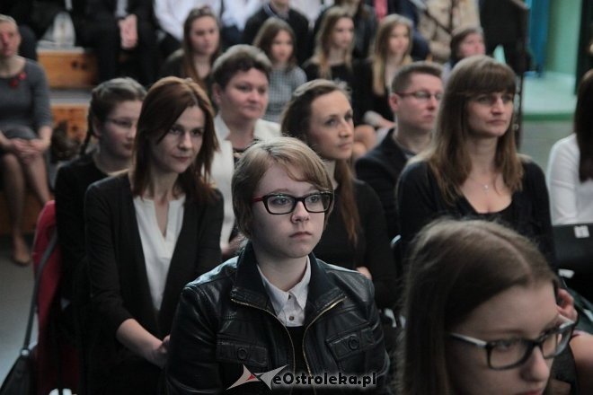 Wręczenie świadectw maturalnych w ostrołęckich szkołach średnich 29.04.2016] - zdjęcie #110 - eOstroleka.pl