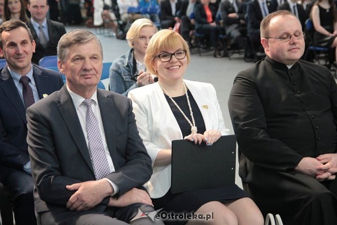 Wręczenie świadectw maturalnych w ostrołęckich szkołach średnich 29.04.2016] - zdjęcie #342 - eOstroleka.pl