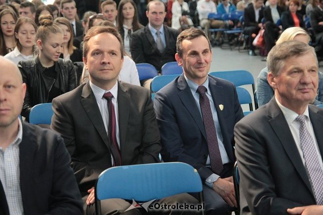 Wręczenie świadectw maturalnych w ostrołęckich szkołach średnich 29.04.2016] - zdjęcie #341 - eOstroleka.pl