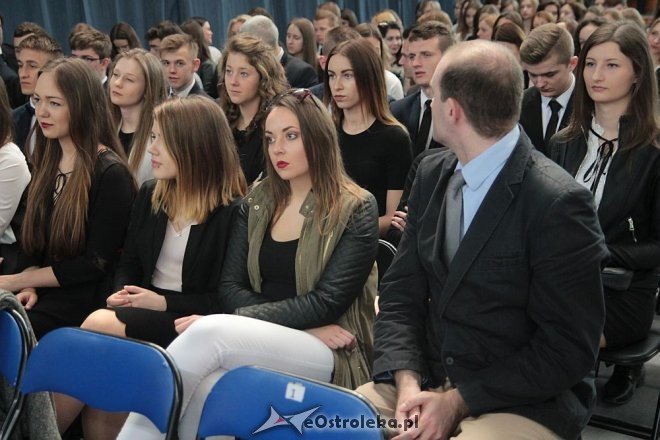 Wręczenie świadectw maturalnych w ostrołęckich szkołach średnich 29.04.2016] - zdjęcie #117 - eOstroleka.pl