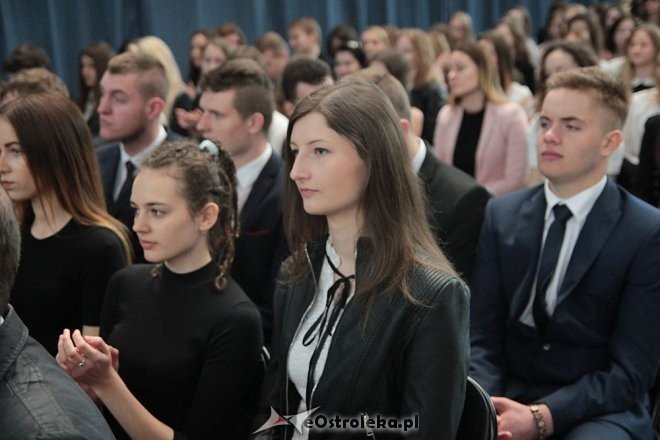 Wręczenie świadectw maturalnych w ostrołęckich szkołach średnich 29.04.2016] - zdjęcie #336 - eOstroleka.pl