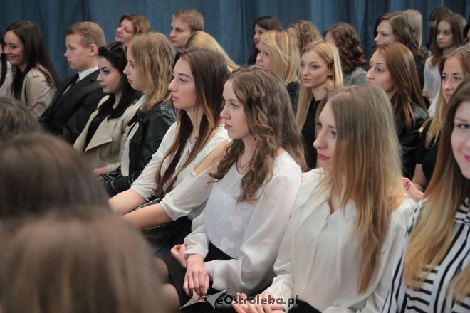 Wręczenie świadectw maturalnych w ostrołęckich szkołach średnich 29.04.2016] - zdjęcie #331 - eOstroleka.pl