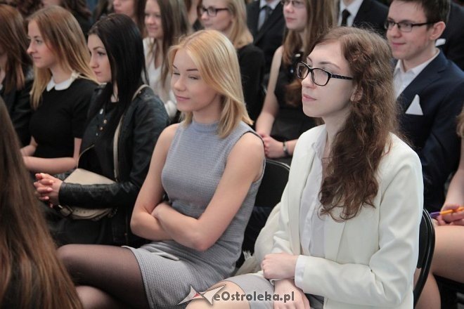 Wręczenie świadectw maturalnych w ostrołęckich szkołach średnich 29.04.2016] - zdjęcie #330 - eOstroleka.pl