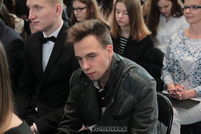 Wręczenie świadectw maturalnych w ostrołęckich szkołach średnich 29.04.2016] - zdjęcie #326 - eOstroleka.pl