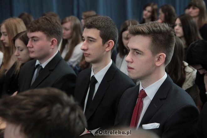 Wręczenie świadectw maturalnych w ostrołęckich szkołach średnich 29.04.2016] - zdjęcie #324 - eOstroleka.pl