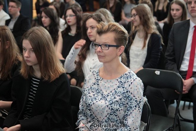 Wręczenie świadectw maturalnych w ostrołęckich szkołach średnich 29.04.2016] - zdjęcie #323 - eOstroleka.pl