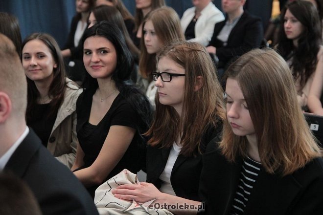 Wręczenie świadectw maturalnych w ostrołęckich szkołach średnich 29.04.2016] - zdjęcie #322 - eOstroleka.pl