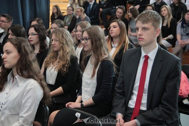 Wręczenie świadectw maturalnych w ostrołęckich szkołach średnich 29.04.2016] - zdjęcie #320 - eOstroleka.pl