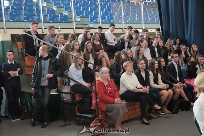Wręczenie świadectw maturalnych w ostrołęckich szkołach średnich 29.04.2016] - zdjęcie #317 - eOstroleka.pl