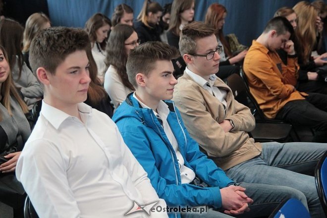 Wręczenie świadectw maturalnych w ostrołęckich szkołach średnich 29.04.2016] - zdjęcie #315 - eOstroleka.pl