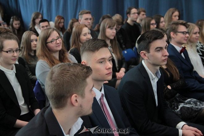 Wręczenie świadectw maturalnych w ostrołęckich szkołach średnich 29.04.2016] - zdjęcie #308 - eOstroleka.pl