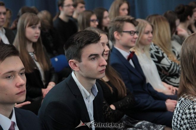 Wręczenie świadectw maturalnych w ostrołęckich szkołach średnich 29.04.2016] - zdjęcie #307 - eOstroleka.pl