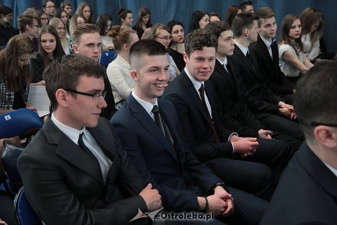 Wręczenie świadectw maturalnych w ostrołęckich szkołach średnich 29.04.2016] - zdjęcie #302 - eOstroleka.pl