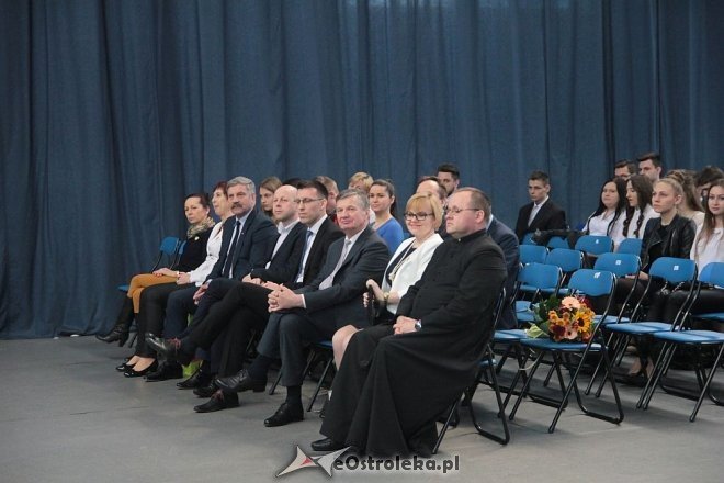 Wręczenie świadectw maturalnych w ostrołęckich szkołach średnich 29.04.2016] - zdjęcie #286 - eOstroleka.pl