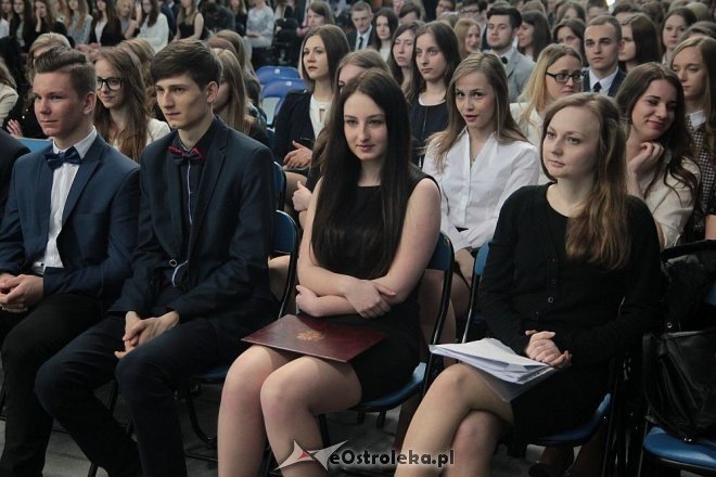 Wręczenie świadectw maturalnych w ostrołęckich szkołach średnich 29.04.2016] - zdjęcie #283 - eOstroleka.pl
